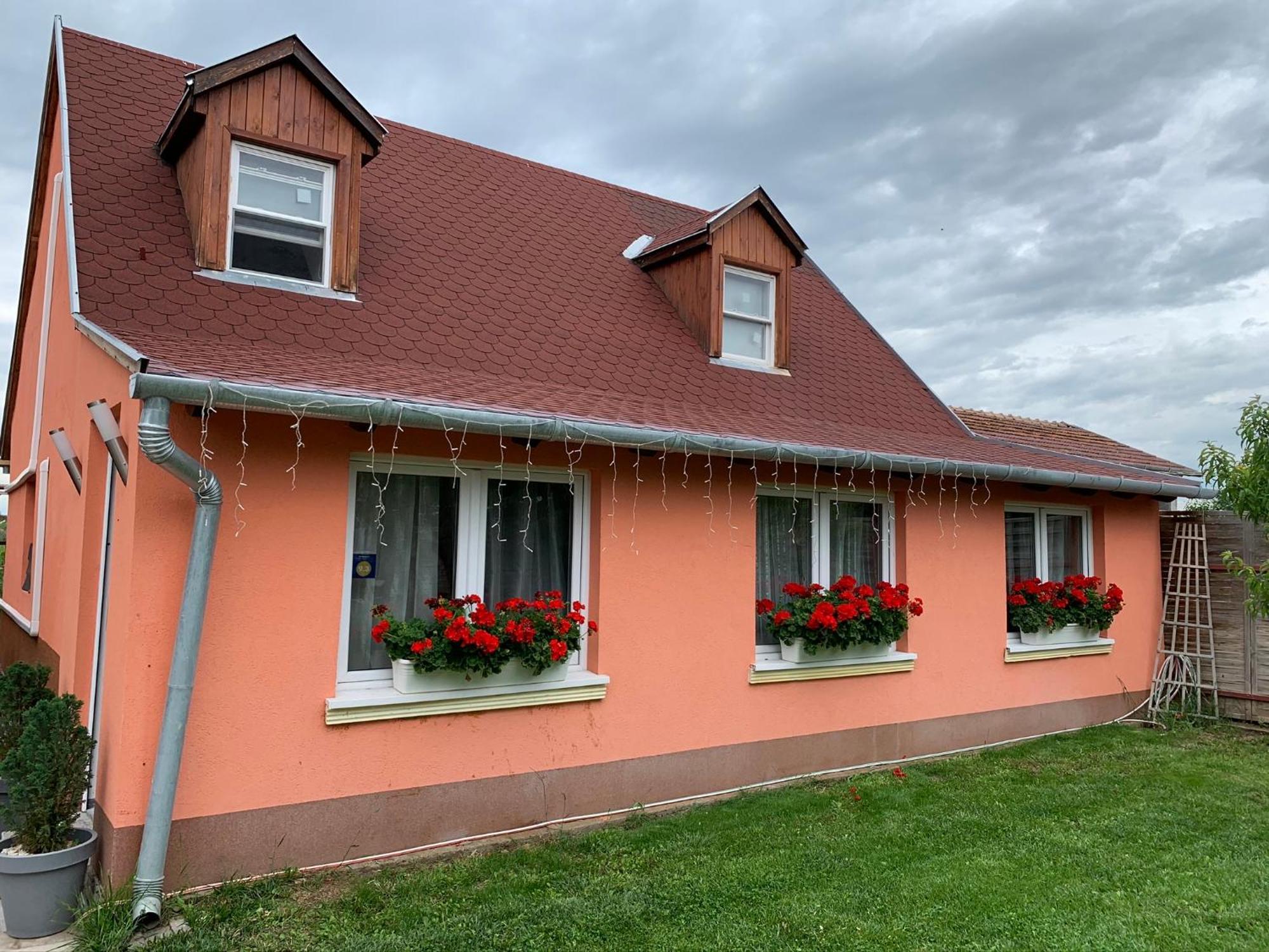 Airport16 Bed And Breakfast Vecses Exterior photo
