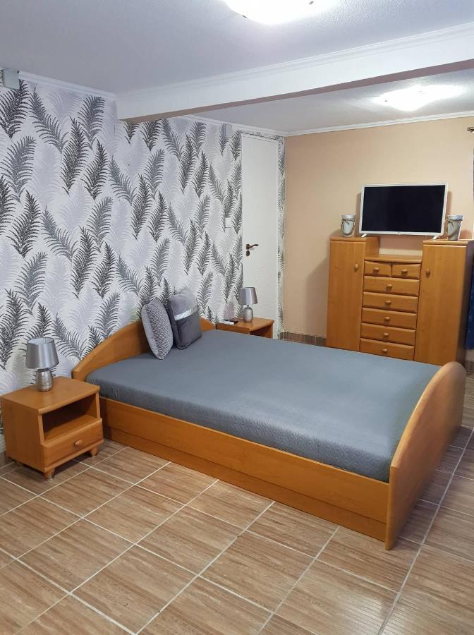 Airport16 Bed And Breakfast Vecses Exterior photo